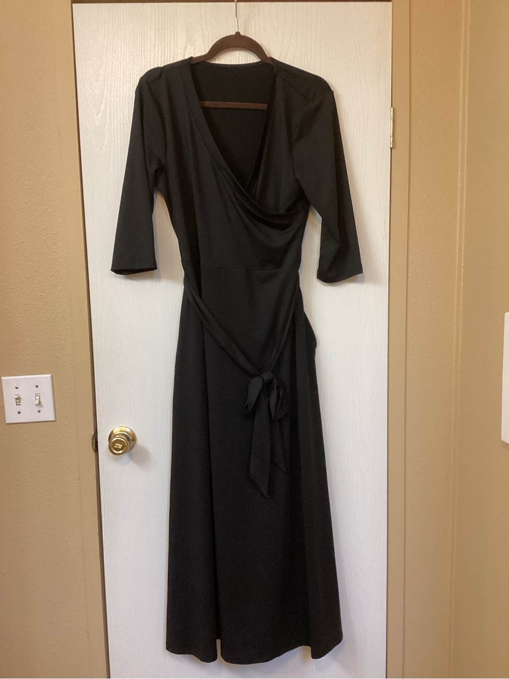 Classic Black Wrap Midi Dress with Three-Quarter Sleeves